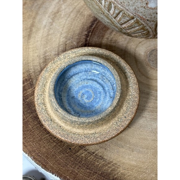 Beautiful Studio Art Pottery Leaf Imprint Design Natural Look Lidded Pot Signed - Picture 6 of 8